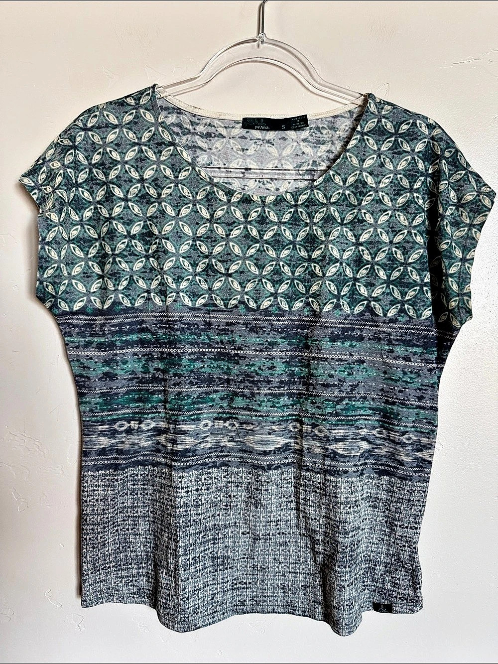 prAna Short Sleeve Geometric Top in Blue & Green Size Small